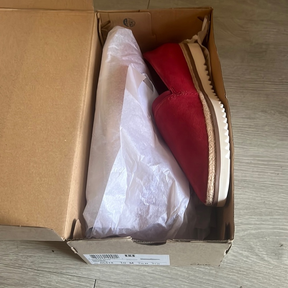 Brand new shoes never worn too tight run small.